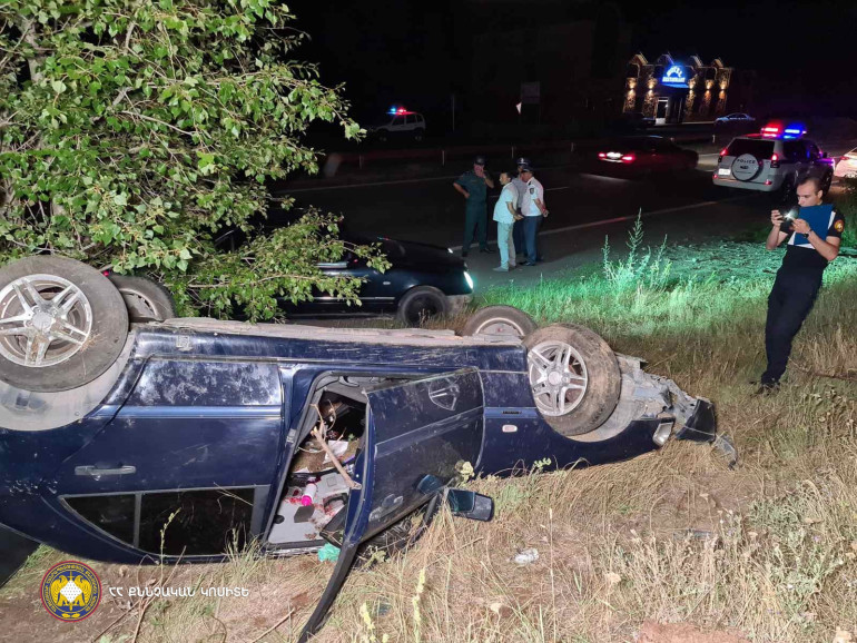 Երևան-Սևան-Իջևան ավտոճանապարհին «Mercedes Benc C180» ավտոմեքենան դուրս է եկել ճանապարհի երթևեկելի գոտուց և շրջվել, վարորդը մահացել է. ՔԿ