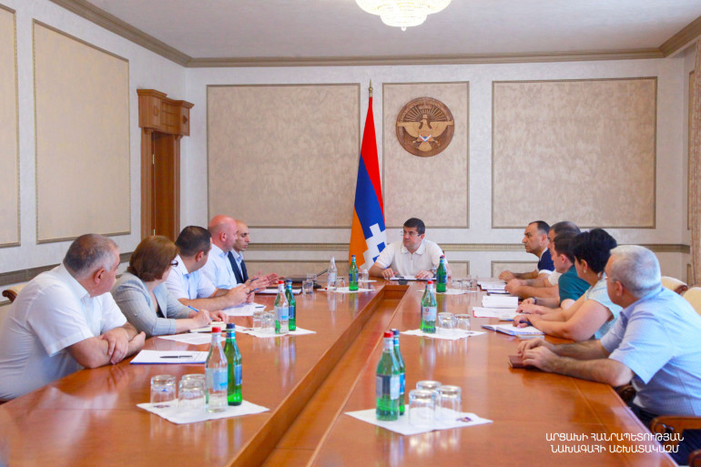 Անօթևան մնացած ընտանիքների, այլ խոցելի սոցիալական խմբերի բնակարանային խնդիրների լուծումը Արցախի կառավարության գլխավոր խնդիրներից է. Արայիկ Հարությունյան