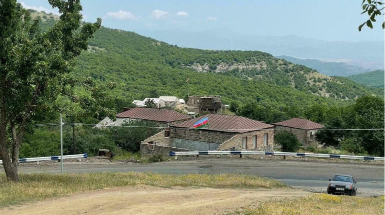 Փախստականներ` սեփական գյուղում. Radio France Internationale-ի անդրադարձը պատերազմի հետևանքով 2 մասի բաժանված հայկական Շուռնուխին (լուսանկարներ)