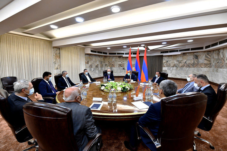 Նիկոլ Փաշինյանը մասնակցել է արտախորհրդարանական քաղաքական ուժերի հետ համագործակցության խորհրդակցական ժողովի առաջին նիստին