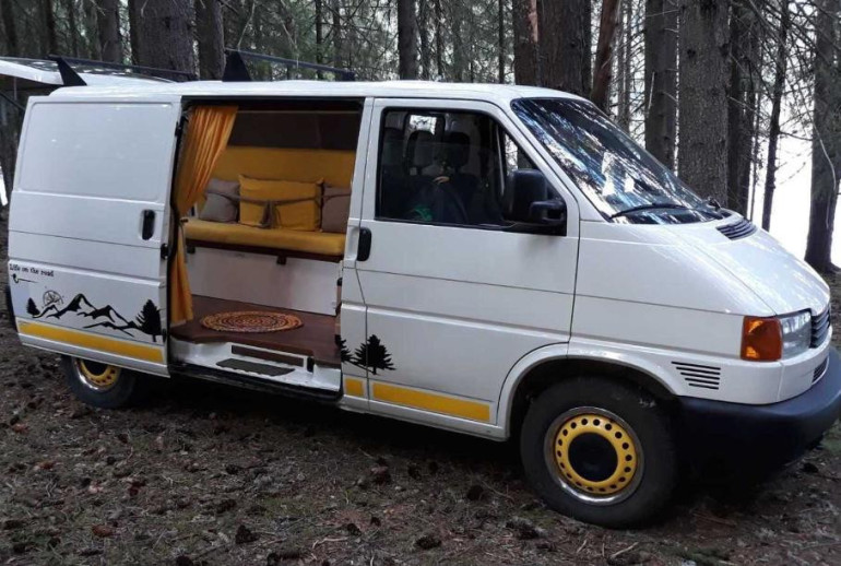 Հին Volkswagen Transporter-ը վերածել են «խելացի» տան՝ անիվների վրա (լուսնակարներ)