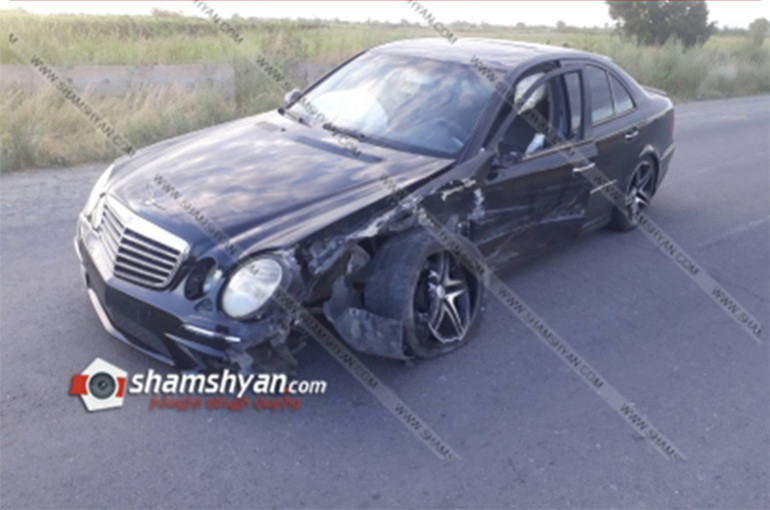 Արմավիրում բախվել են Mercedes-ն ու Mitsubishi Galant-ը. կան վիրավորներ. վարորդներից մեկը ԱԱԾ ծառայող է. shamshyan.com