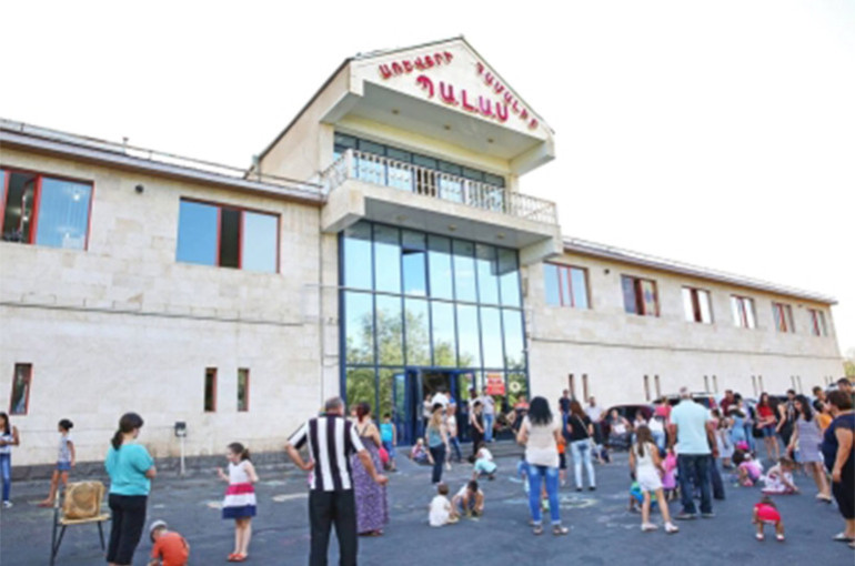 Նոր Նորքում գործող առևտրի կենտրոնի հետնամասում կրակոցներ են հնչել. 6 անձ բերման է ենթարկվել. shamshyan.com
