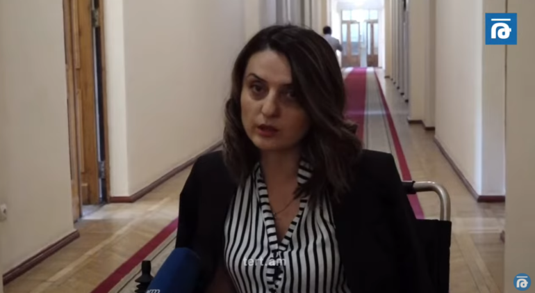 Այն մեղադրանքները, թե մենք երկու տարվա ընթացքում ծայրահեղ աղքատությունը չենք վերացրել, զավեշտալի է․ աննախադեպ ծրագրեր ենք մեկնարկել․ Զարուհի Բաթոյան (տեսանյութ) Այն մեղադրանքները, թե մենք երկու տարվա ընթացքում ծայրահեղ աղքատությունը չենք վերացրել, զավեշտալի է․ աննախադեպ ծրագրեր ենք մեկնարկել․ Զարուհի Բաթոյան (տեսանյութ)