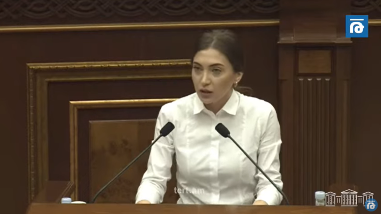 «Կապիտուլյանտ Նիկոլ». ԱԺ նախագահն անջատեց Աննա Մկրտչյանի խոսափողը (տեսանյութ)
