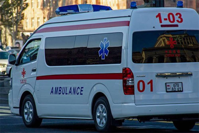 Եռակցողը Լեոյի փողոցի շենքերից մեկում շինարարական աշխատանքներ կատարելու ժամանակ տանիքից ցած է ընկել և հիվանդանոցում մահացել․ shamshyan.com