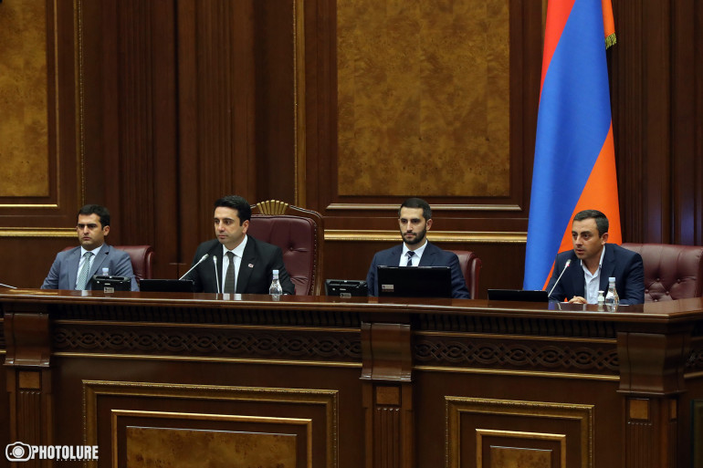 Արցախի հարցերով մշտական հանձնաժողով չի ստեղծվի․ «Քաղաքացիական պայմանագիրը» ձեռնպահ քվեարկեց (տեսանյութ)