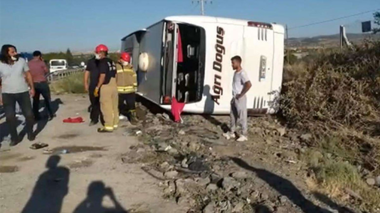 Թուրքիայում կրկին ուղևորատար ավտոբուս է շրջվել. կան տասնյակ վիրավորներ (լուսանկարներ)