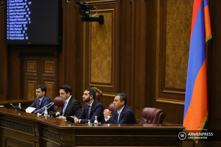 ԱԺ-ն շարունակում է քննարկել հանձնաժողովների նախագահների թեկնածության հարցը (տեսանյութ)