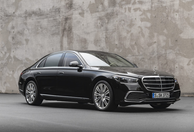Mercedes-Benz-ի որոշ մոդելներ «սովորել» են միմյանց զգուշացնել ճանապարհային խոչընդոտների մասին
