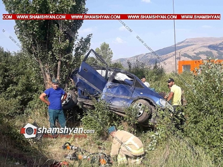 Կոտայքի մարզում Opel Zafira-ն տապալել է գովազդային վահանակը և բախվել ծառին․ մահացածին ավտոմեքենայի տակից դուրս են բերել փրկարարները. shamshyan.com