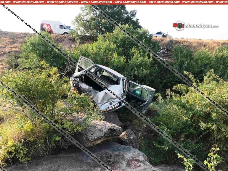 Խոշոր ավտովթար Արագածոտնի մարզում․ 75-ամյա վարորդը Volkswagen-ով մի քանի պտույտ շրջվելով, հայտնվել է ձորում․ բժիշկները պայքարում են նրա կյանքի համար․ shamshyan.com
