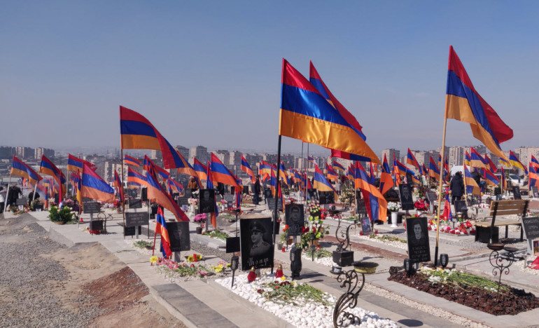 Կազմվել է «Եռաբլուրում» հուղարկավորված զինծառայողների գերեզմանների կառուցապատման նախագիծ-առաջարկը. ՊՆ

 