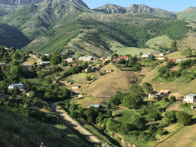 Եղցահողի սահմանին ադրբեջանական դիրքերը դատարկ են, ադրբեջանցիները հետ են քաշվել, սահմանը շուրջօրյա կհսկեն ռուս խաղաղապահները. Եղցահողի գյուղապետ