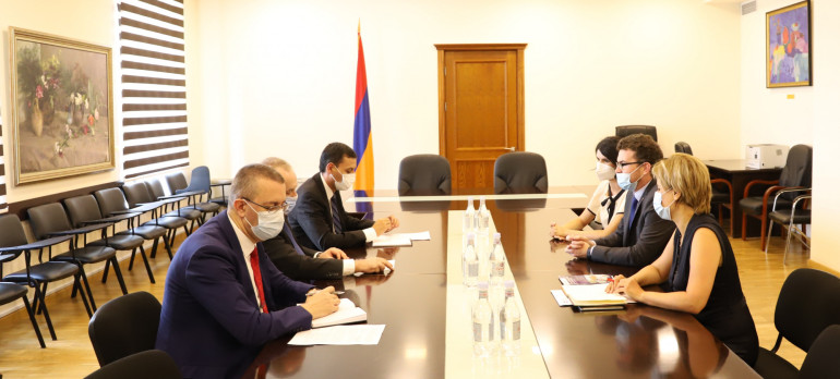Վահրամ Դումանյանն ընդունել է ՀՀ-ում Մեծ Բրիտանիայի դեսպանին, քննարկվել են կրթական ոլորտին առնչվող մի շարք հարցեր