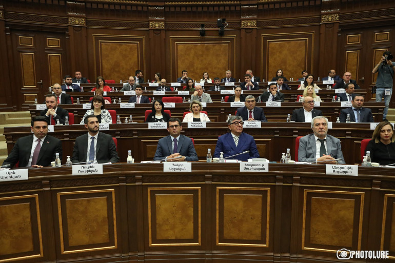 «Քաղաքացիական պայմանագիր» խմբակցության պատգամավորները Արցախի ԱԺ նախագահի հետ քննարկել են Արցախի բնակչության անվտանգային խնդիրներին վերաբերող հարցեր