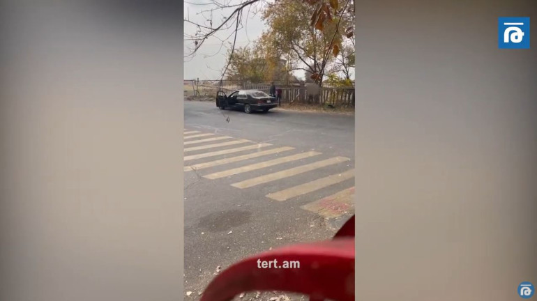 Երևանում՝ փողոցում տղամարդը ծեծում է մի կնոջ. քաղաքացիները փորձել են օգնել կնոջը և նկարահանել են բռնության դեպքը (տեսանյութ)