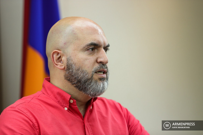 Սերժ Սարգսյանին ավելի մեծ հաջողությամբ կարելի է մեղադրել գլոբալ տաքացման, կորոնավիրուսը ստեղծելու կամ Տիգրան Ասատրյանի երգերի բառերը գրելու մեջ. Աշոտյան Սերժ Սարգսյանին ավելի մեծ հաջողությամբ կարելի է մեղադրել գլոբալ տաքացման, կորոնավիրուսը ստեղծելու կամ Տիգրան Ասատրյանի երգերի բառերը գրելու մեջ. Աշոտյան