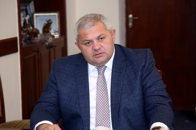 Տարբեր ահազանգեր ենք ստանում մեր քաղաքում տեղի ունեցող անընդունելի` հաճախ անմարդկային հետապնդումների, որոշ պաշտոնատար անձանց կողմից իրականացվող բիրտ ահաբեկումների մասին․ Վանաձորի քաղաքապետ Տարբեր ահազանգեր ենք ստանում մեր քաղաքում տեղի ունեցող անընդունելի` հաճախ անմարդկային հետապնդումների, որոշ պաշտոնատար անձանց կողմից իրականացվող բիրտ ահաբեկումների մասին․ Վանաձորի քաղաքապետ