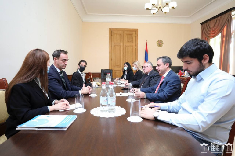 Իշխան Սաղաթելյանը հանդիպել է ՀՀ-ում Արգենտինայի դեսպանի հետ Իշխան Սաղաթելյանը հանդիպել է ՀՀ-ում Արգենտինայի դեսպանի հետ