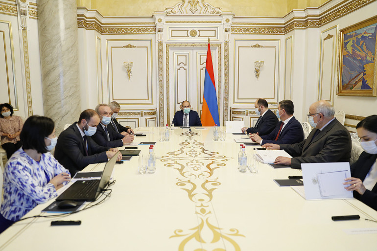 Նիկոլ Փաշինյանի մոտ քննարկվել է Հանրակրթության մասին օրենքում փոփոխություններ և լրացումներ կատարելու օրենսդրական նախագիծը Նիկոլ Փաշինյանի մոտ քննարկվել է Հանրակրթության մասին օրենքում փոփոխություններ և լրացումներ կատարելու օրենսդրական նախագիծը