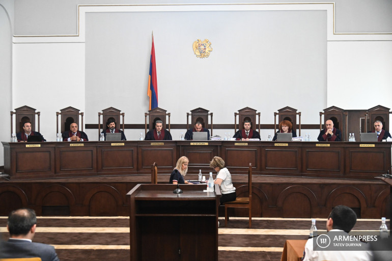 ՍԴ-ում վիճարկվող սեփական միջոցներով թեստ հանձնելու կամ պատվաստվելու վերաբերյալ ԱՆ որոշումը կքննարկվի վաղը (տեսանյութ)