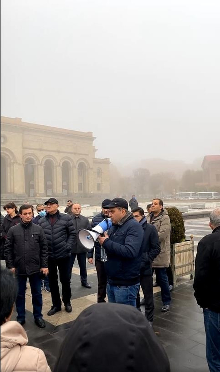 «Ազատագրական շարժման» անդամները Հանրապետության հրապարակից երթով շարժվեցին դեպի Մայր Աթոռ Սուրբ Էջմիածին «Ազատագրական շարժման» անդամները Հանրապետության հրապարակից երթով շարժվեցին դեպի Մայր Աթոռ Սուրբ Էջմիածին