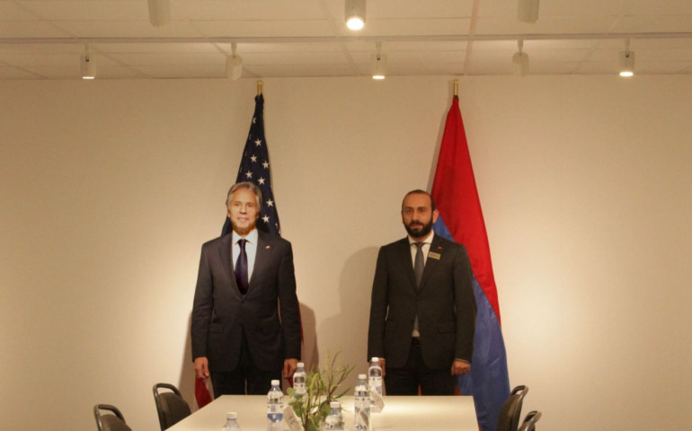 ՀՀ-ում չկա ավելի կարևոր խնդիր, քան զինծառայողներին որևէ արտոնությամբ, իրավունքով օժտելը․ այսօր, երբ նույնսիկ կահավորված առաջնագիծ չունենք, նրանք անմարդկային պայմաններում ծառայում են․ Թովմասյան ՀՀ-ում չկա ավելի կարևոր խնդիր, քան զինծառայողներին որևէ արտոնությամբ, իրավունքով օժտելը․ այսօր, երբ նույնսիկ կահավորված առաջնագիծ չունենք, նրանք անմարդկային պայմաններում ծառայում են․ Թովմասյան