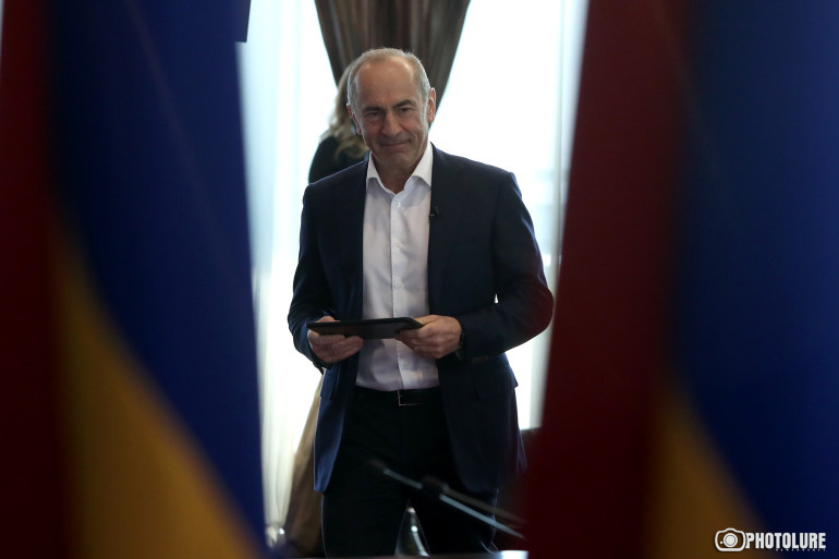 Համանախագահողներն են փոխել մասնակցության ձևաչափը, եթե իշխանությունը չգիտի, դա տիեզերական տգիտության արդյունք է, եթե խաբում է՝ սրիկայություն․ Քոչարյանը՝ Արցախը բանակցություններից դուրս թողնելու մասին Համանախագահողներն են փոխել մասնակցության ձևաչափը, եթե իշխանությունը չգիտի, դա տիեզերական տգիտության արդյունք է, եթե խաբում է՝ սրիկայություն․ Քոչարյանը՝ Արցախը բանակցություններից դուրս թողնելու մասին