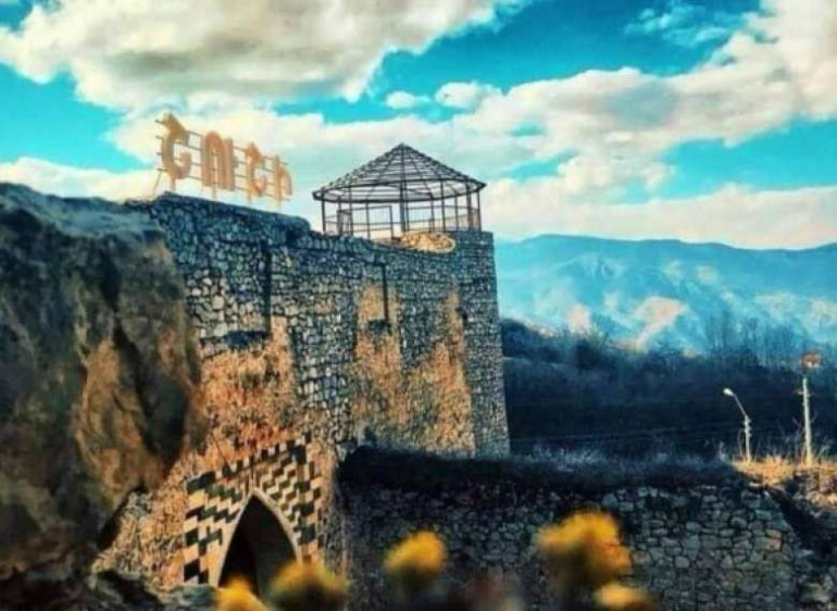 Ադրբեջանը պատրաստվում է քանդել Շուշիում Արցախի Հանրապետության իշխանությունների ժամանակ կառուցված շենքերը