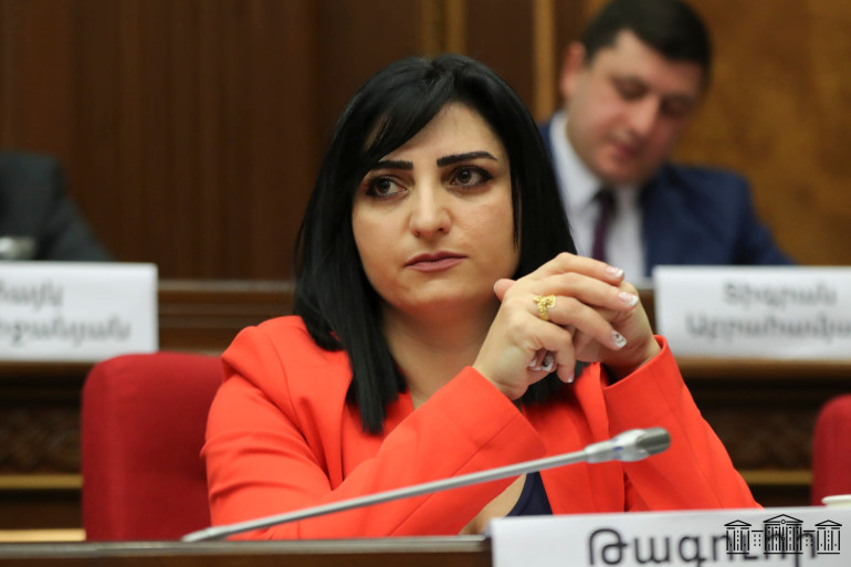 Մարդը պետք է զգա, որ իշխանությունը ոչ թե խոսում է մարդու իրավունքների պաշտպանության մասին, այլ պաշտպանում է դրանք․ սահմանային բնակավայրերում կենսական իրավունքների պաշտպանության խնդիր կա․ Թ. Թովմասյան Մարդը պետք է զգա, որ իշխանությունը ոչ թե խոսում է մարդու իրավունքների պաշտպանության մասին, այլ պաշտպանում է դրանք․ սահմանային բնակավայրերում կենսական իրավունքների պաշտպանության խնդիր կա․ Թ. Թովմասյան