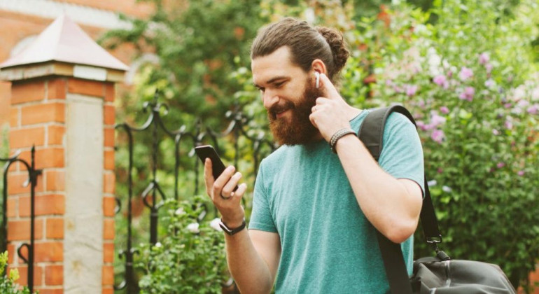 Apple-ը մտադիր է AirPods ականջակալներին «սովորեցնել» ճանաչել օգտատիրոջն ականջի կառուցվածքով

 