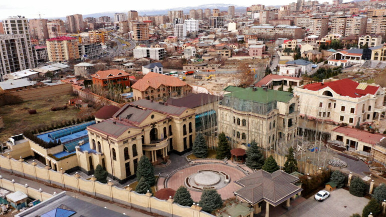 Հովիկ Աբրահամյանի ընտանիքի դղյակը վաճառվել է. ո՞վ է գնորդը․ Civilnet