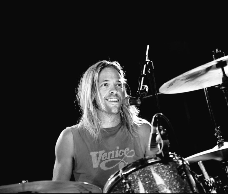 Մահացել է Foo Fighters ռոք խմբի թմբկահար Թեյլոր Հոքինսը