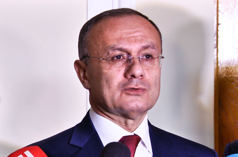 Փառուխից չպետք էր հետքաշում անել՝ համոզված չլինելով, որ Ադրբեջանը եւս հետ կքաշվեր․ Սեյրան Օհանյան Փառուխից չպետք էր հետքաշում անել՝ համոզված չլինելով, որ Ադրբեջանը եւս հետ կքաշվեր․ Սեյրան Օհանյան