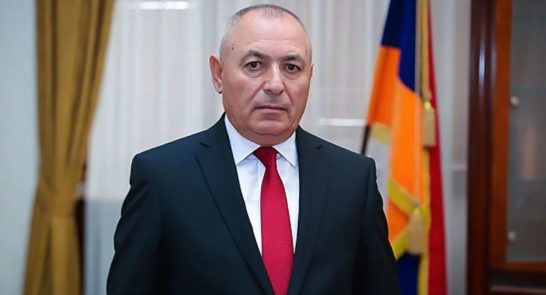 Մեկուկես տարի առաջ «Ազգային հերոս»-ի կոչմանն արժանացած ԱԻ նախարար Անդրանիկ Փիլոյանը ձերբակալվել է Մեկուկես տարի առաջ «Ազգային հերոս»-ի կոչմանն արժանացած ԱԻ նախարար Անդրանիկ Փիլոյանը ձերբակալվել է