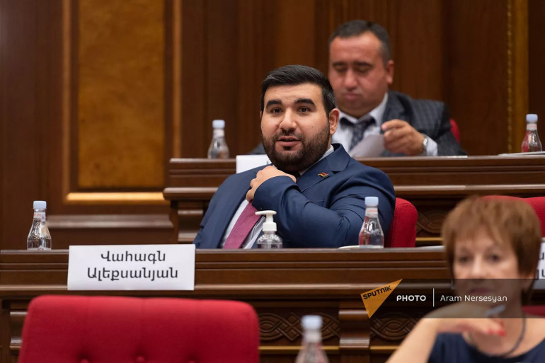 Հանրայինը հրավիրել էր բանավեճի, «Հայաստան» խմբակցությունից իմացան, որ բանավիճողը ես եմ, հրաժարվեցին․ Վահագն Ալեքսանյան Հանրայինը հրավիրել էր բանավեճի, «Հայաստան» խմբակցությունից իմացան, որ բանավիճողը ես եմ, հրաժարվեցին․ Վահագն Ալեքսանյան
