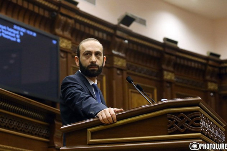 ԱԳՆ-ի մոտ տեղի ունեցածը «խայտառակ շոու» էր, թող իրենց իշխանության տարիներին դա անեին․ Արարատ Միրզոյանը՝ Արցախի դրոշներով ընդդիմության ակցիայի մասին ԱԳՆ-ի մոտ տեղի ունեցածը «խայտառակ շոու» էր, թող իրենց իշխանության տարիներին դա անեին․ Արարատ Միրզոյանը՝ Արցախի դրոշներով ընդդիմության ակցիայի մասին