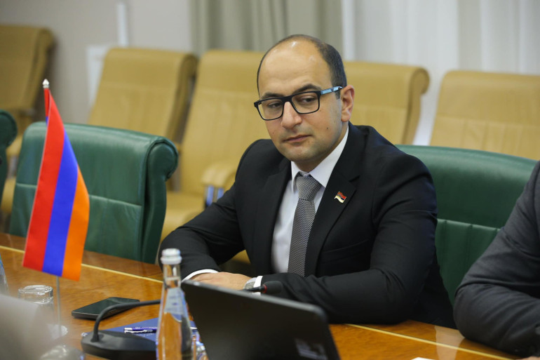 Հաշվի առնելով քաղաքական մեծամասնության կողմից ստեղծված բարոյական ճգնաժամը՝ որոշում եմ կայացրել հրաժարվել հանձնաժողովի նախագահի տեղակալի պաշտոնից․ Հայկ Մամիջանյան