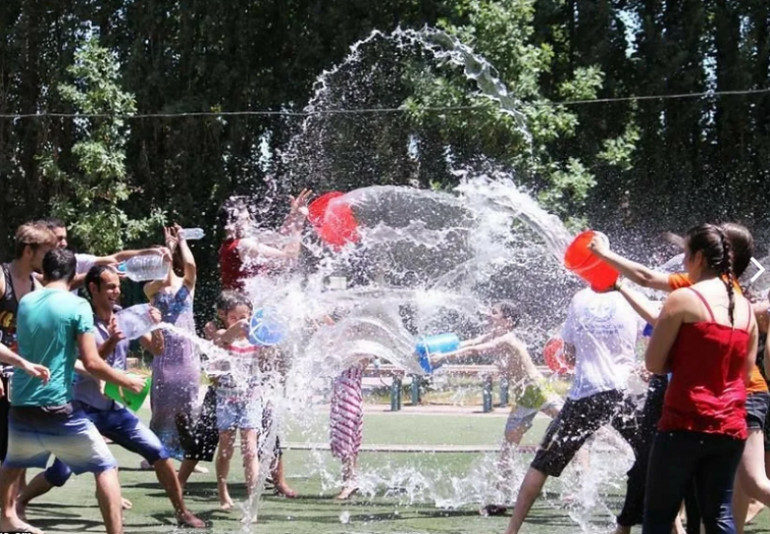 Այսօր Հայ Առաքելական Եկեղեցին նշում է Հիսուս Քրիստոսի Պայծառակերպության կամ Վարդավառի տոնը