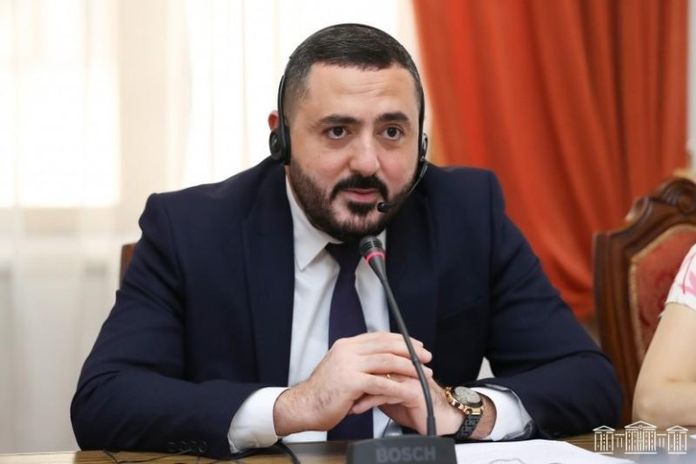 ԱԺ աշխատակազմի ղեկավար-գլխավոր քարտուղար Վահան Նարիբեկյանին նկատողություն է հայտարարվել ԱԺ աշխատակազմի ղեկավար-գլխավոր քարտուղար Վահան Նարիբեկյանին նկատողություն է հայտարարվել