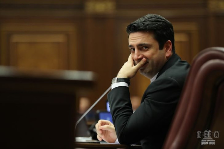 Ինձ մոտ տպավորություն է, որ նրանք առաջ են շարժվում «երբեք մի հանձնվիր, խայտառակվիր մինչև վերջ» կարգախոսով․ ԱԺ նախագահը՝ ընդդիմության սպասվող հանրահավաքի մասին