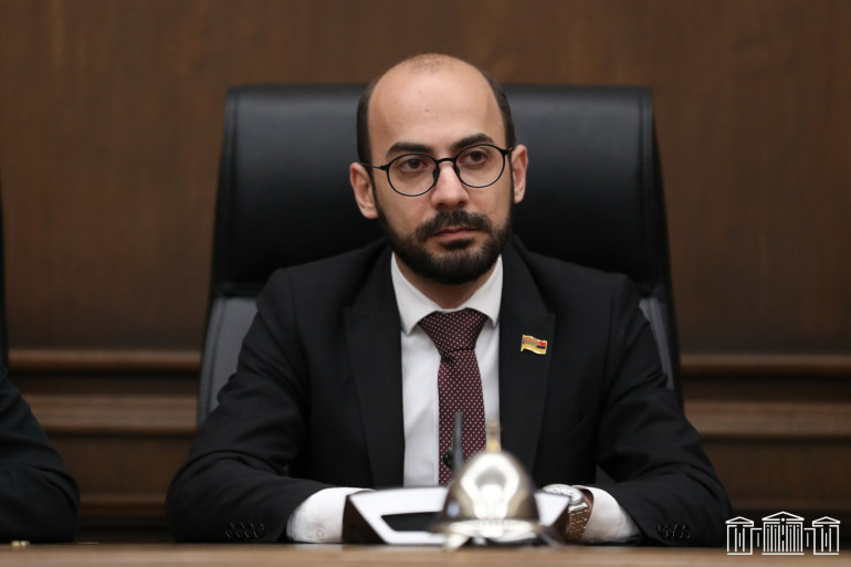 Անկլավների հարց կա այնքանով, որքանով կան դրանց համար իրավական հիմքեր, եթե լինեն հիմքեր, կքննարկենք․ Արթուր Հովհաննիսյան (տեսանյութ) Անկլավների հարց կա այնքանով, որքանով կան դրանց համար իրավական հիմքեր, եթե լինեն հիմքեր, կքննարկենք․ Արթուր Հովհաննիսյան (տեսանյութ)