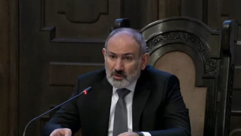 5 լիտրանոց տարայով փորձ է արվել ավտոբենզինը լցնել վառարանի մեջ, հրդեհը անցել է  սպային, ով ինքնապաշտպանական բնազդով՝ բենզինը շպրտել է կացարանի ուղղությամբ․ Նիկոլ Փաշինյան (տեսանյութ)