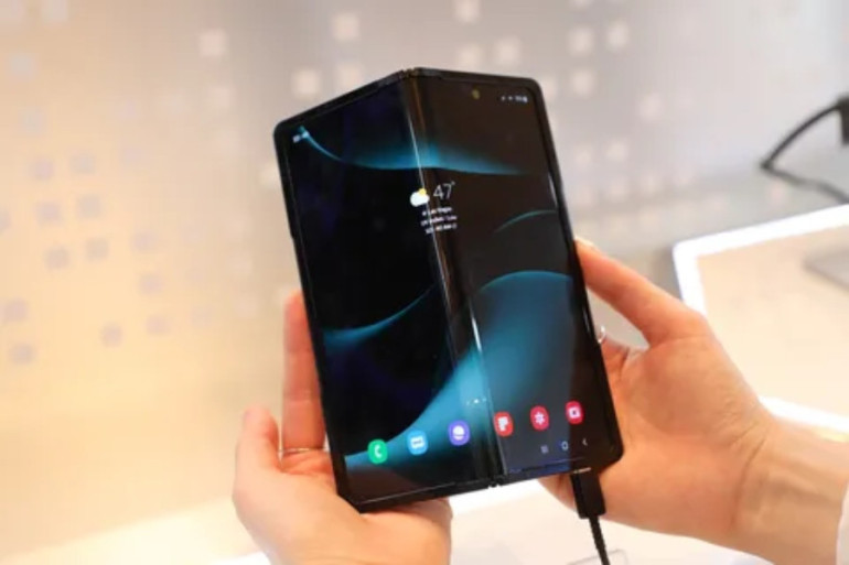 Samsung-ը ցուցադրել է նոր էկրանի նախատիպը, որը կարող է ծալվել տարբեր ուղղություններով՝ 360 աստիճանով (լուսանկարներ)