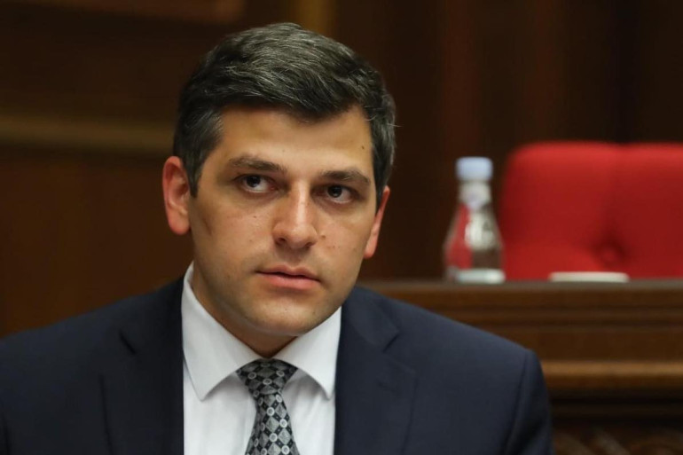 Արսեն Թորոսյանի նախկին տեղակալը, որն այժմ Երևանի փոխքաղաքապետն է, կորոնավիրուսի ժամանակ 119մլն դրամ է հափշտակել. նա և ևս տասն անձ ձերբակալվել են Արսեն Թորոսյանի նախկին տեղակալը, որն այժմ Երևանի փոխքաղաքապետն է, կորոնավիրուսի ժամանակ 119մլն դրամ է հափշտակել. նա և ևս տասն անձ ձերբակալվել են