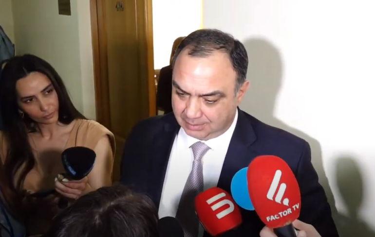 Ես և Նիկոլ Փաշինյանը զուգահեռ դասարաններից ենք եղել, որպես նախարար՝ որևէ կաշկանդվածություն չունեմ․ Վահե Ղազարյան Ես և Նիկոլ Փաշինյանը զուգահեռ դասարաններից ենք եղել, որպես նախարար՝ որևէ կաշկանդվածություն չունեմ․ Վահե Ղազարյան