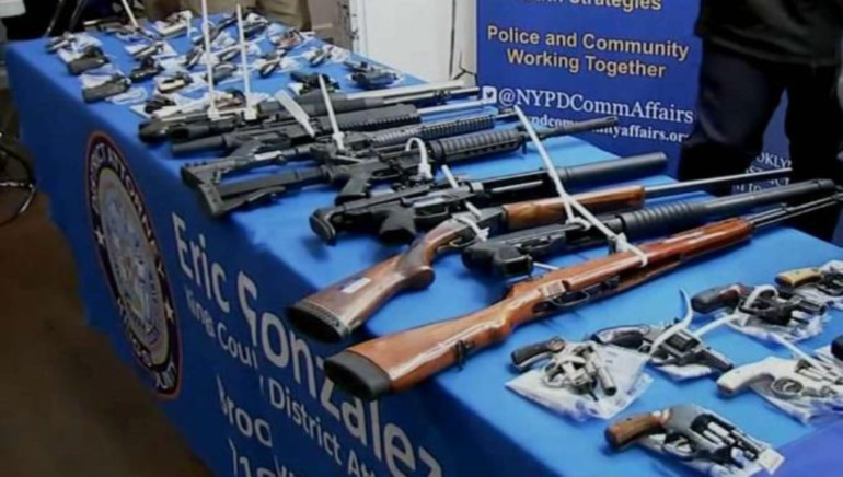 Նյու Յորքում քաղաքացիները մոտ 3000 հրազեն են հանձնել նվեր քարտերի դիմաց