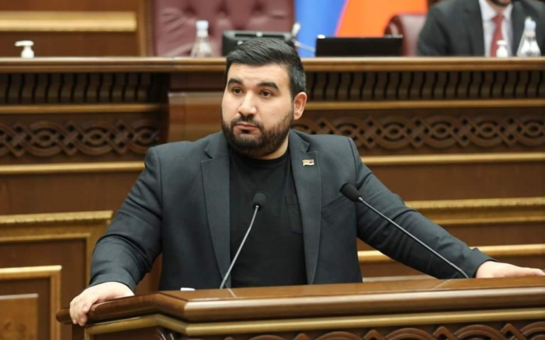Եթե հանրաքվեն ու ինքնորոշման իրավունքը հարգում եք, Մեղրին բոնուսո՞վ եք տալիս, թե՞ «ատկատ» եք տալիս․ Վահագն Ալեքսանյանը՝ ընդդիմությանը