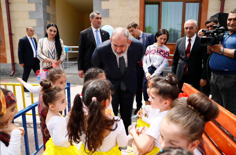 Փաշինյանն Զարթոնք գյուղում ներկա է գտնվել տեղի նորակառույց մանկապարտեզի բացման արարողությանը